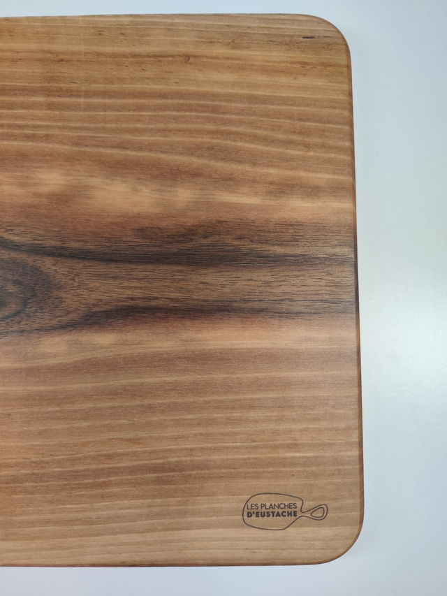 Planche carré Anterne en noyer . 33 x 33 cm