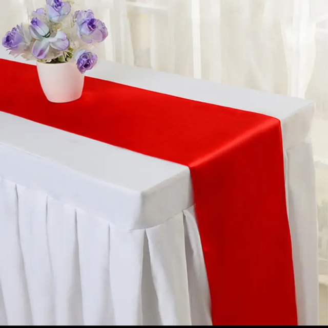 Location - Chemin de Table en Satin Rouge 
