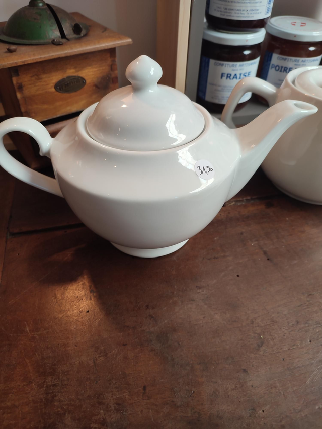 Théière forme lampe d'Aladin blanche