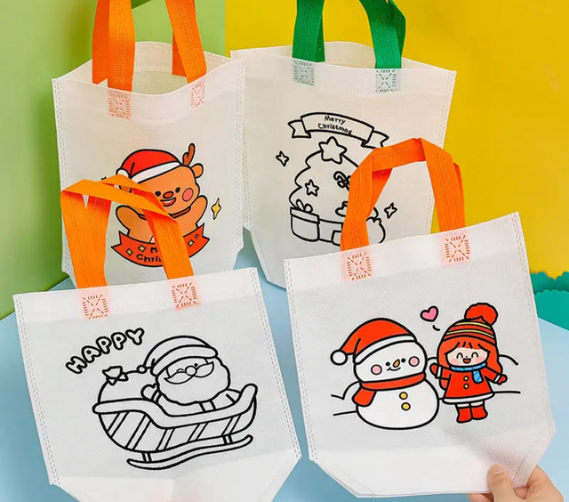 Xmas DIY Colouring Bags (2 bags with pens)