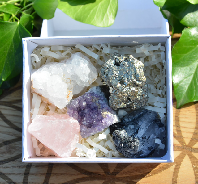 Coffret avec 5 roches en cristal minéral (Lot N°1)