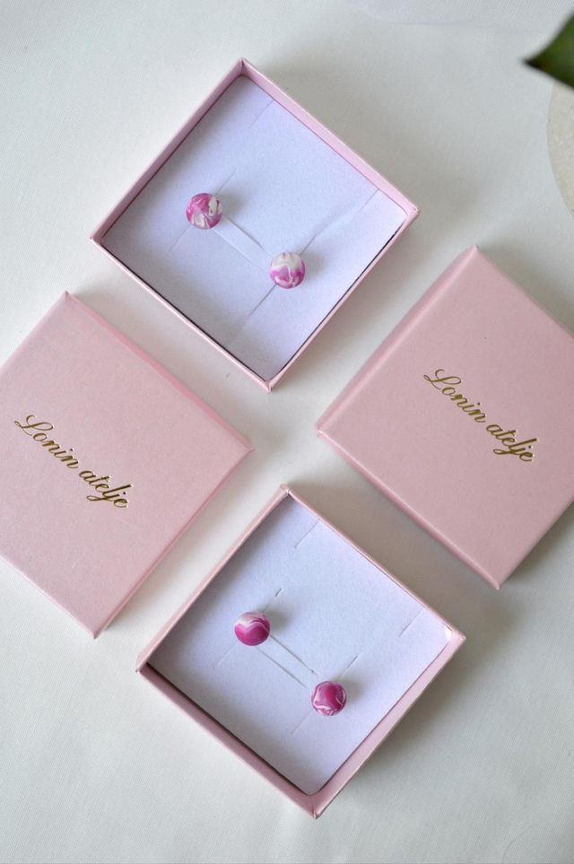 Flamenco Glow Kolekcija - Mali uhani marmorno roza bele kroglice