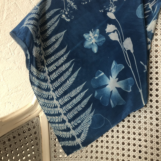 Foulard en soie cyanotypé 55x55cm
