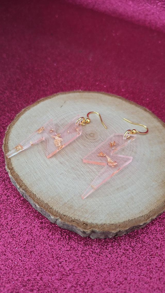Boucles d&#039;oreilles éclairs rose transparent et feuilles d&#039;or 