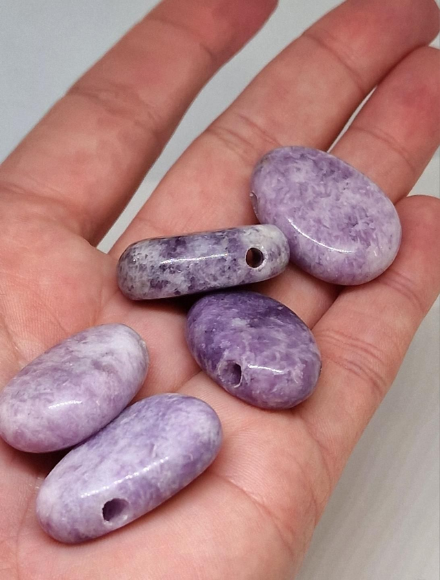 Pendentif pierre percée en Lépidolite A+