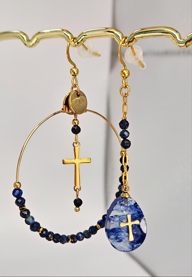 Boucles d'oreilles asymétriques 