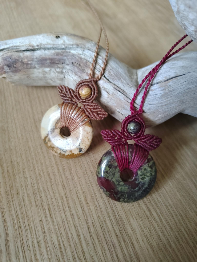 Colliers donuts en macramé 