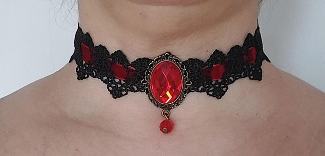 93- Collier Ras-de-cou Marquise de Merteuil ROUGE