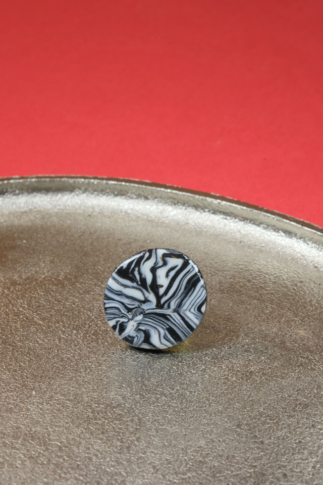 BLACK&WHITE - pin's #03