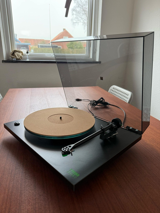 REGA Planar 2