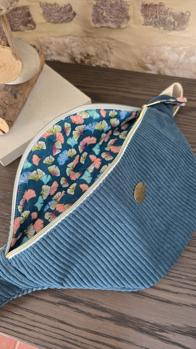 Grand sac banane en velours avec poche extérieure