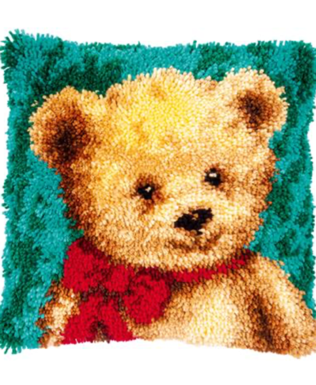 Knüpfkissen Kleiner Bär mit Roter Schleife