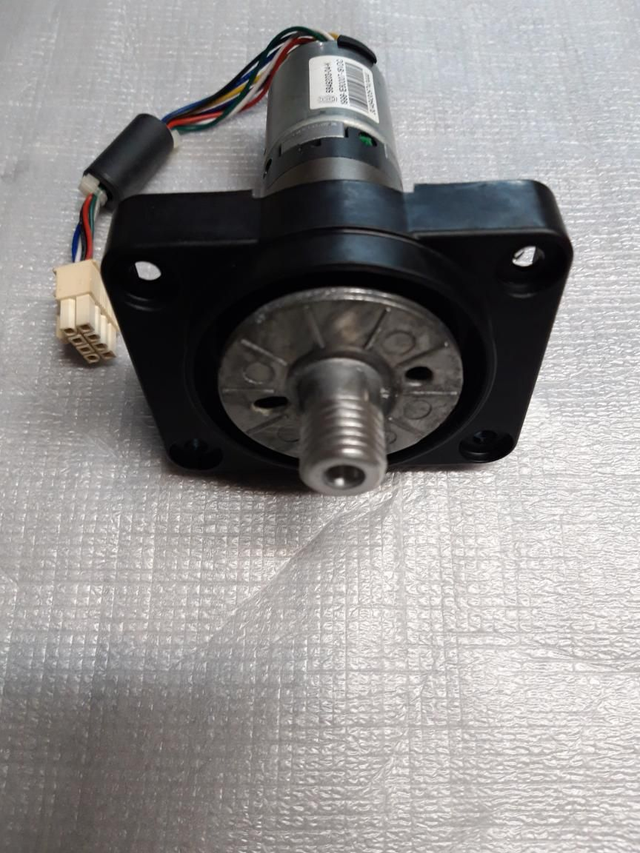 Moteur de roue pour tondeuse robot