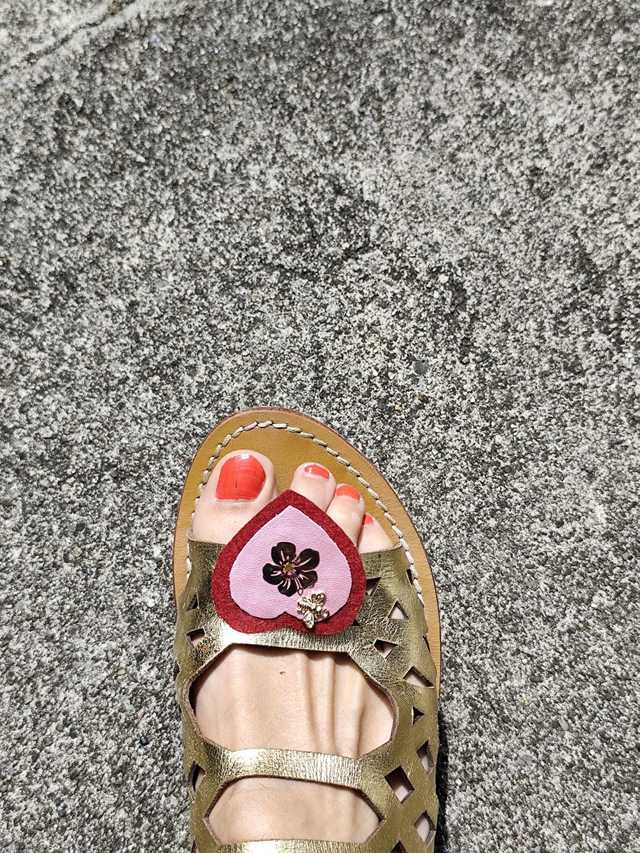 Clips à chaussures Atelier Bliss hibiscus roses