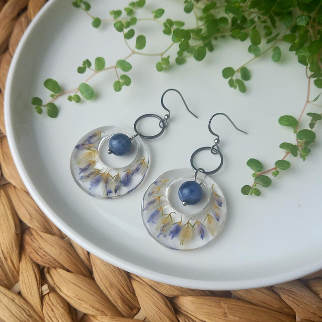 Boucles d'oreilles ∙ argenté ∙ Fleurs séchées et pierre de sodalite Créoles