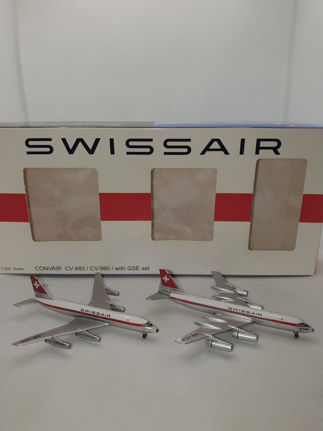 Swissair Set: CV-880 (HB-ICL) und CV-990 (HB-ICA) mit Bodenfahrzeugen, 1:400