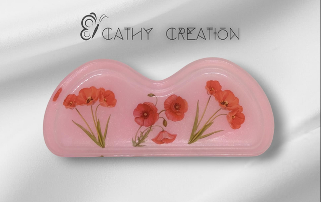 Range lunettes avec inclusion de fleurs de coquelicots 