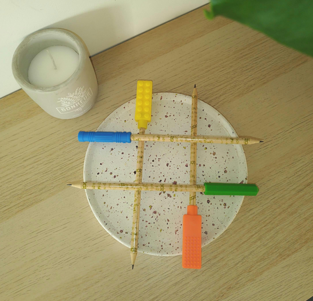 Embout à mâcher en silicone pour stylos et crayons – 6 modèles texturés | Accessoire sensoriel TDAH, TSA, anxiété, stress