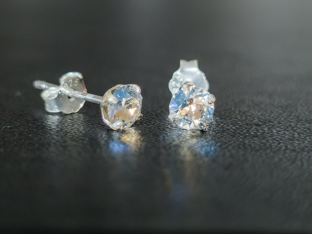 Boucles d&#039;oreilles, cristal 4mm Sparkle.
