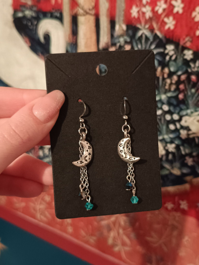 Boucles d'oreilles pendantes lune avec perles