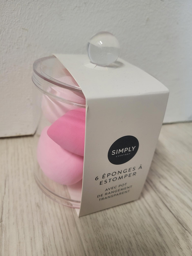 Boite en plastique avec 6 éponges à estomper 