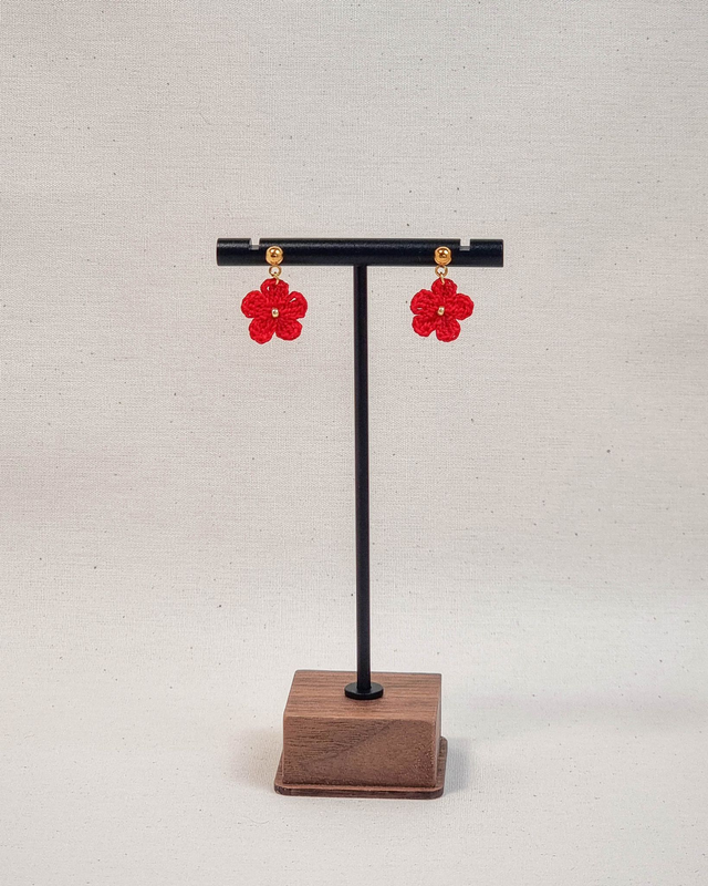 Kvačkani uhani rožica - zlati