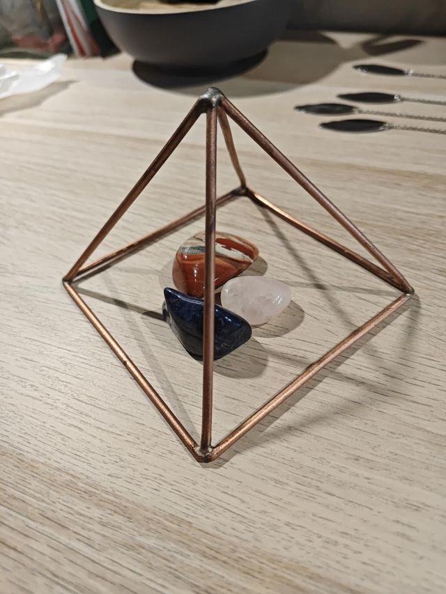Pyramide en cuivre - 10cm de côté 