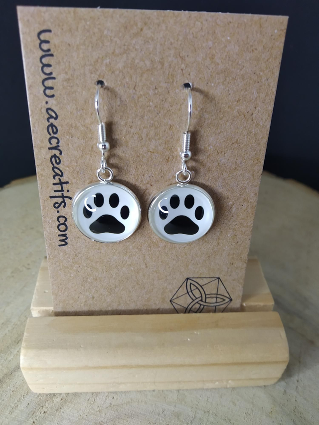 Boucles d&#039;oreilles cabochons patte noire 