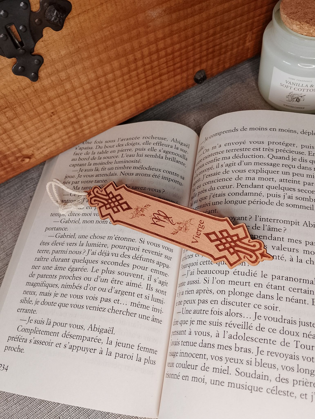 Marque-page en Bois Gravé – Signe Astrologique Vierge ♍🌿