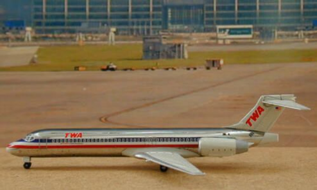 Trans World Airlines (TWA) American Airlines B717-200 (N2471F) C.R Smith Museum, 1:400