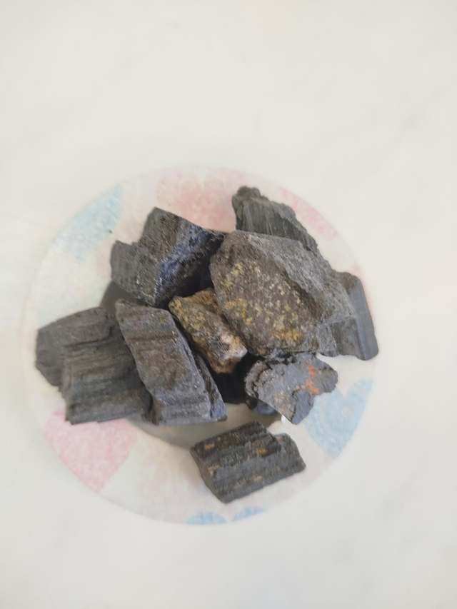 Turmalina Negra em bruto 