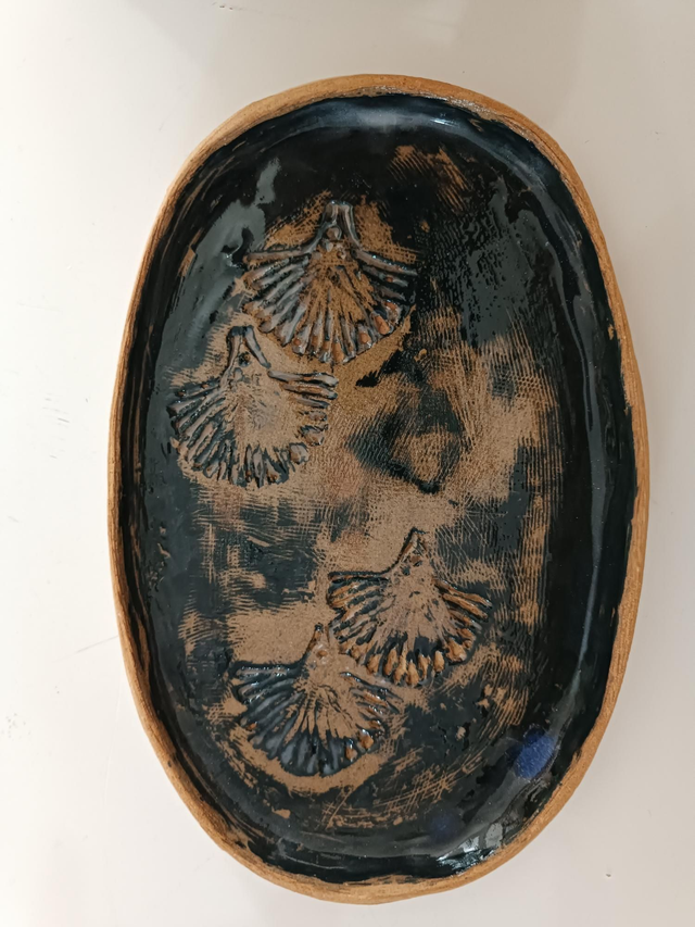 Plat oval scraffito grès roux