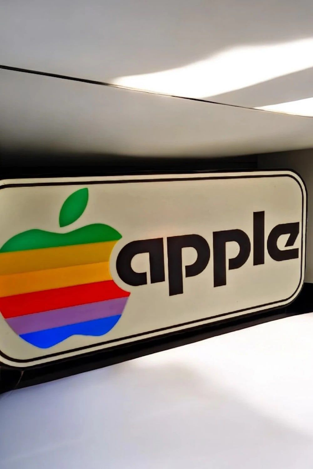 Lampe LED Apple rétro – L’icône de la créativité revisitée !
