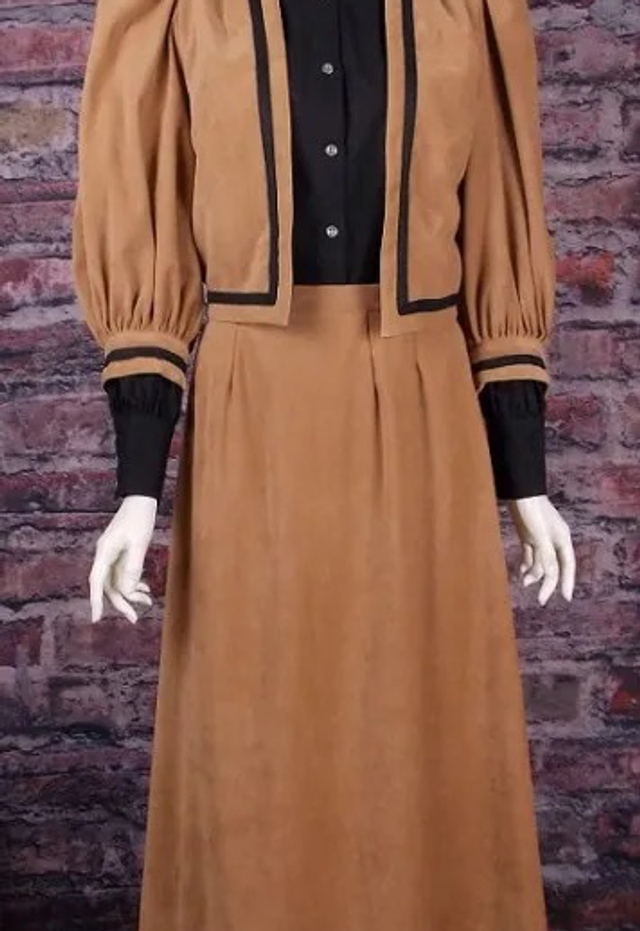 2 piece Victorian caramel