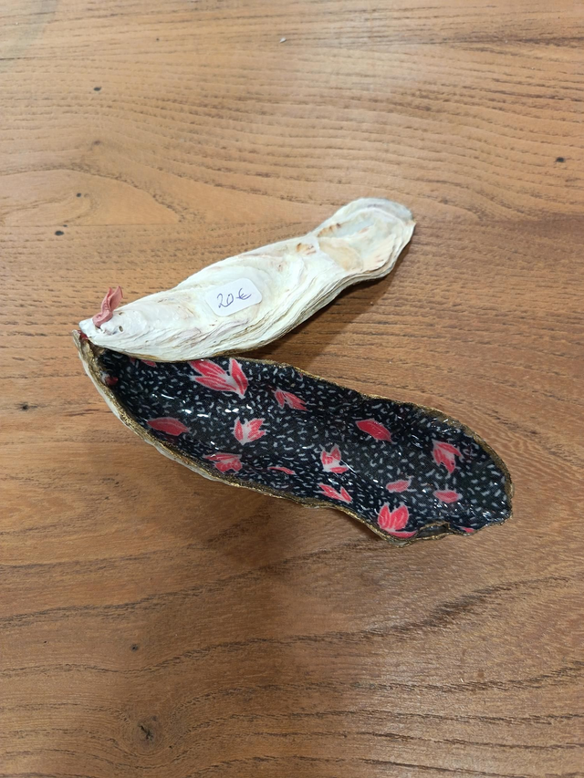 Boîte en huite décorée intérieur