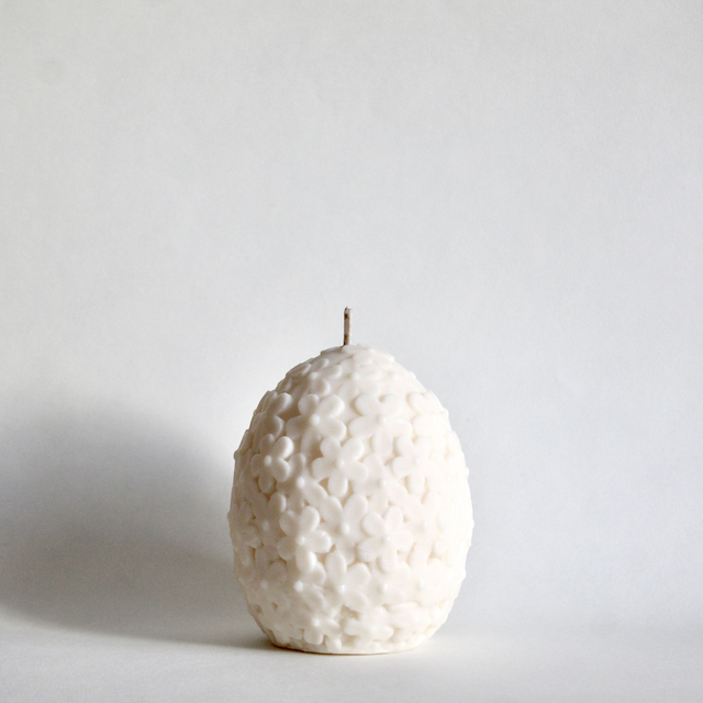 Bougie moulée oeuf fleuri