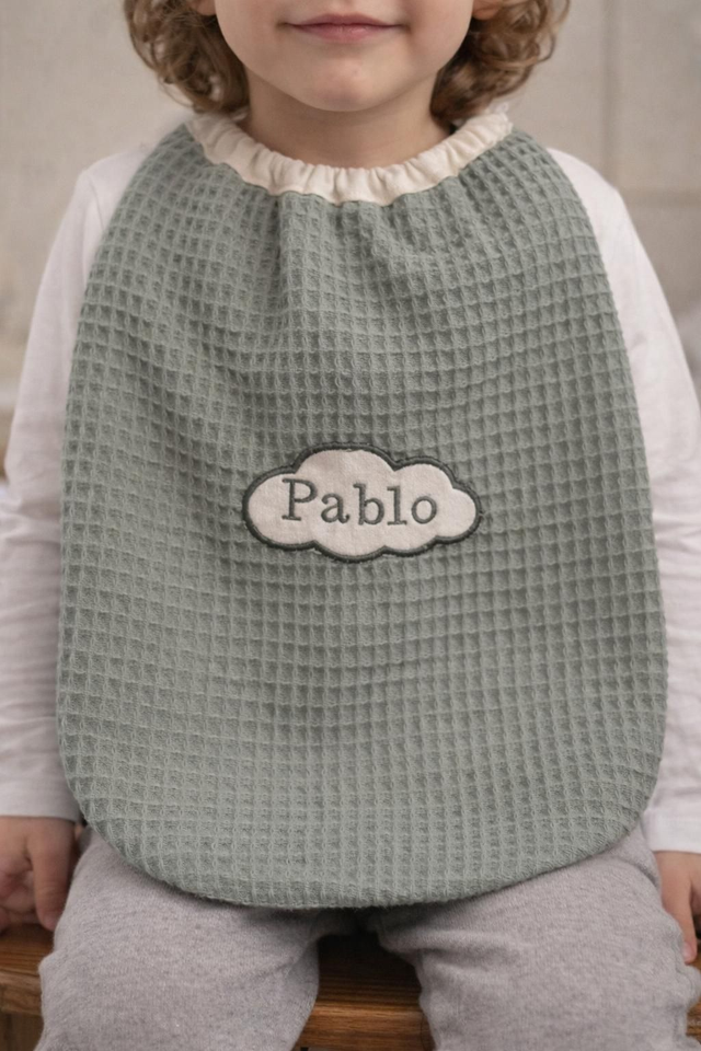 bavoir maternelle nid d'abeille personnalisé