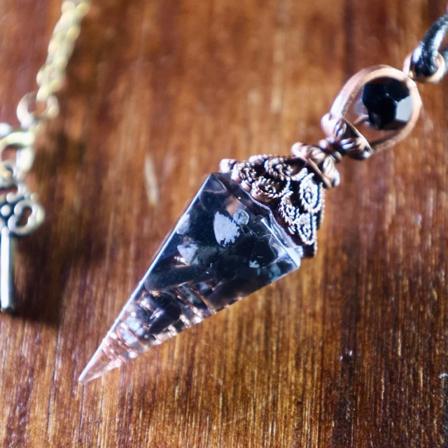 Pendule résine (Noir)