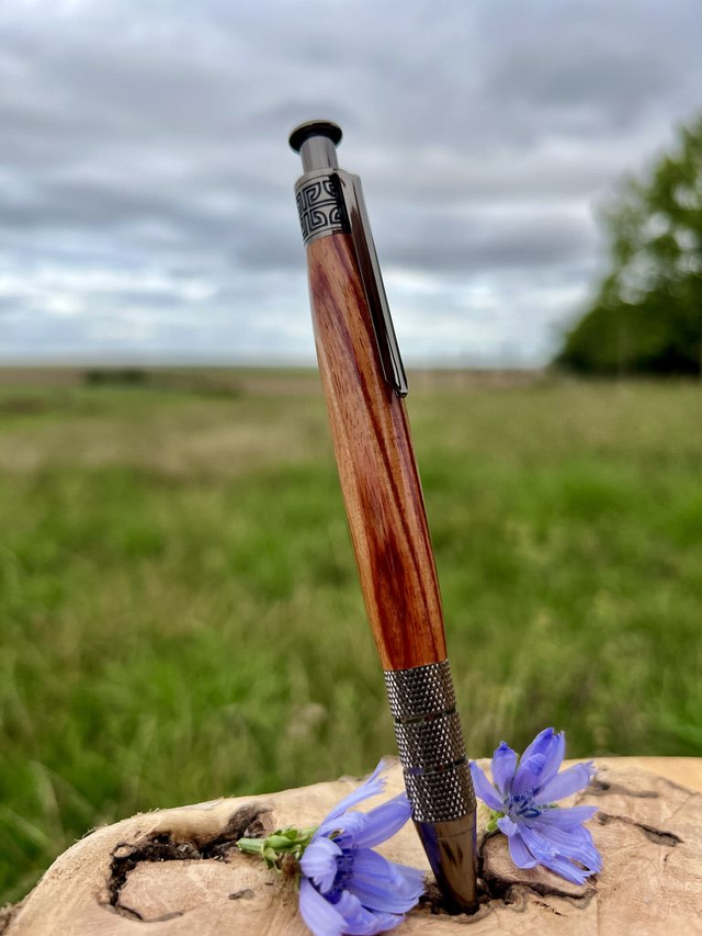 Stylo Ribbed clic bois de Rose