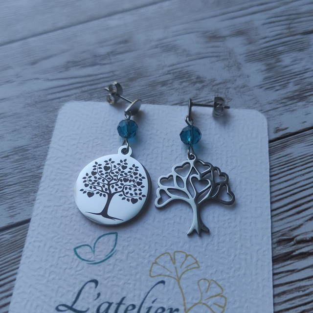 Boucles d&#039;oreilles &quot;Dépareillées&quot; arbre de vie cœur gravé