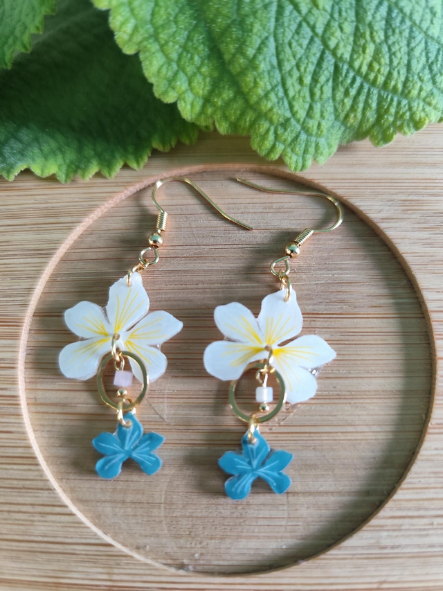 Boucles d'oreilles Cléor blanc et bleu paon