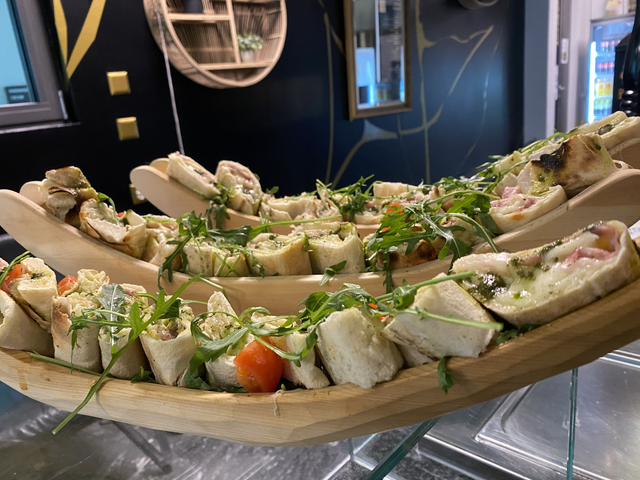 Rotolino Di Pizza A Scelta Tra Cotto, Salame Piccante, Cotto Funghi