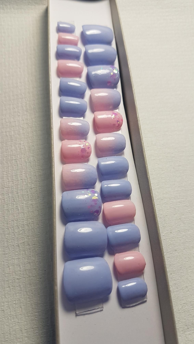 PRESS ON NAIL Bubble Gum