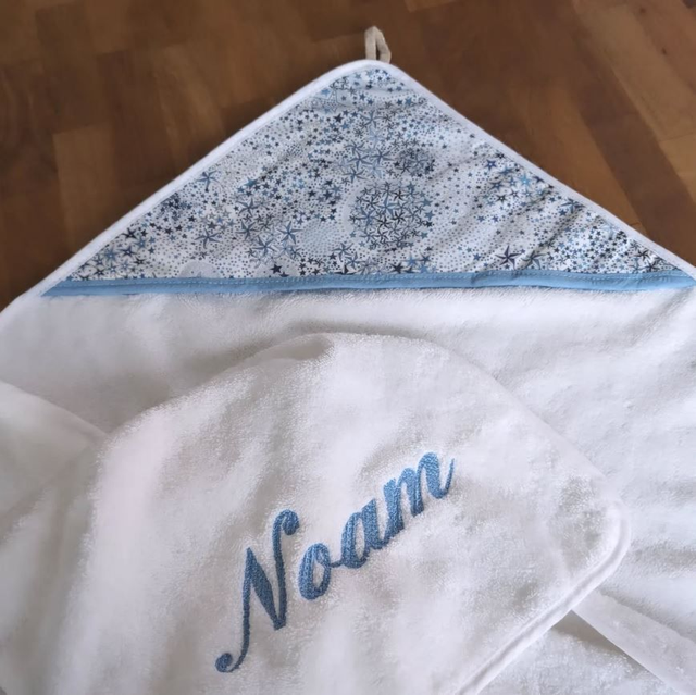 0PTION BRODERIE du prénom sur Cape de bain