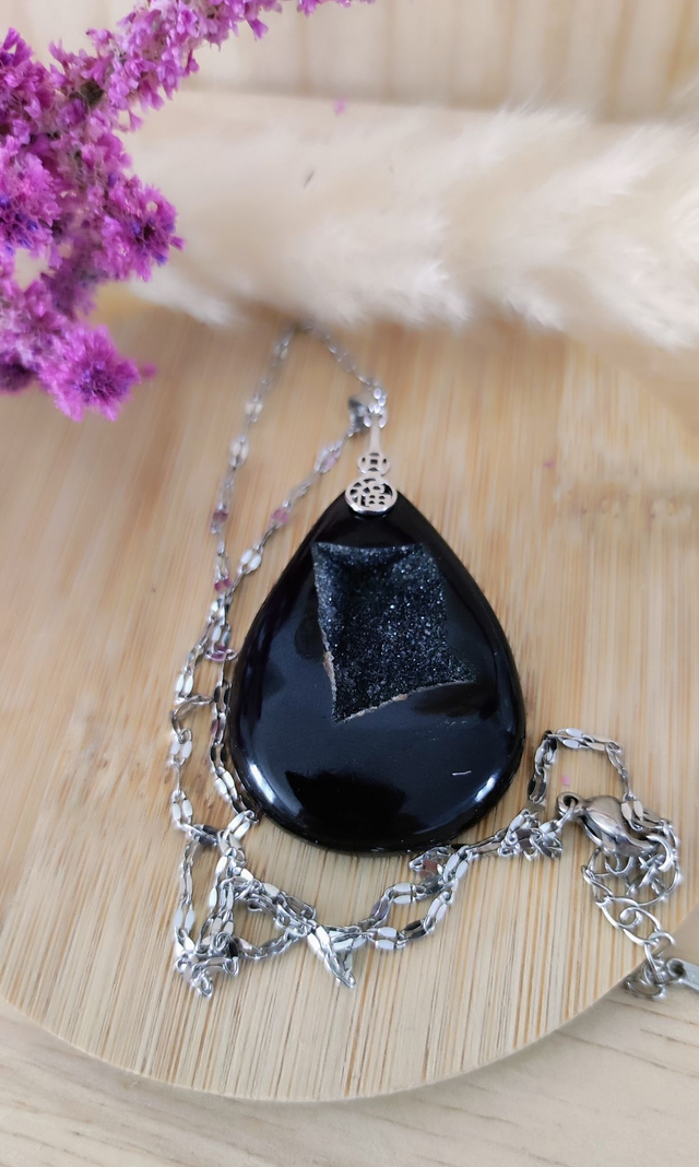 Agate noire Druzy (inclusion de quartz)