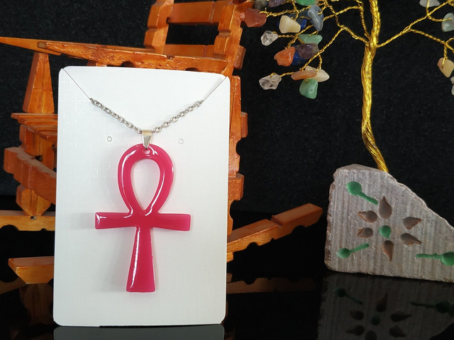 Collier croix de Ankh violet