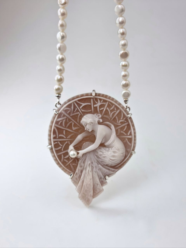 Collana Cammeo Musa del Fiume