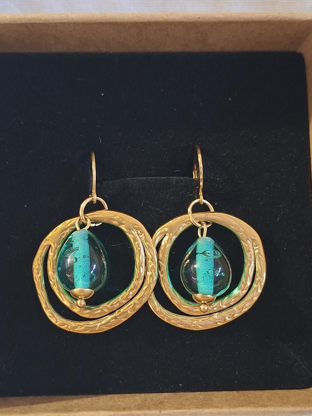 Boucles d'oreilles assorties colliers olfactifs 