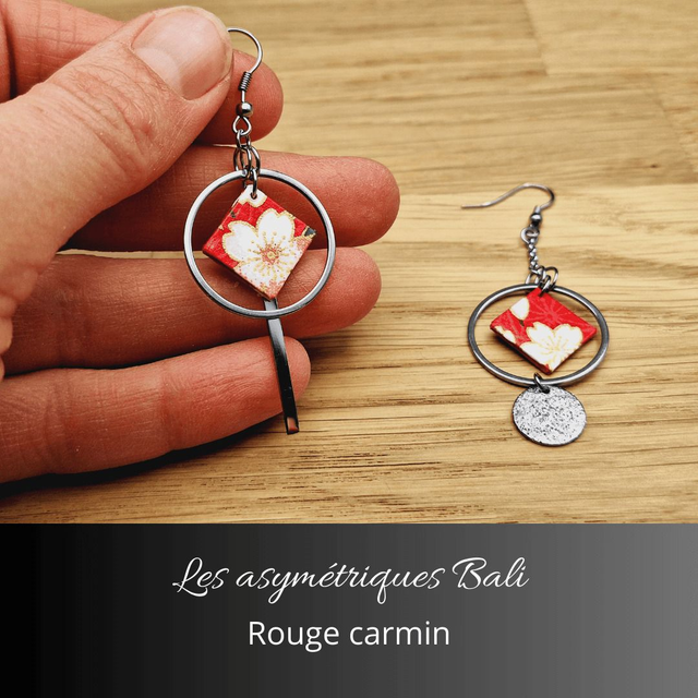 Boucles d'oreilles asymétriques Bali - Rouge carmin
