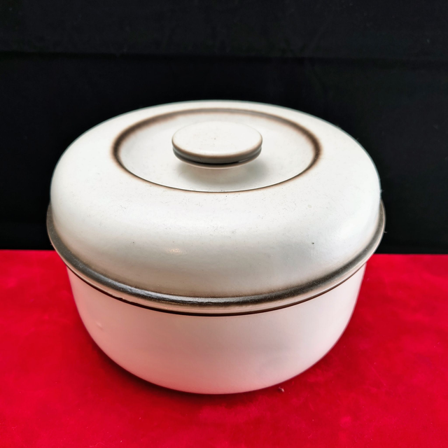 Thomas | Flammfest | Greeploze Ovenschaal met deksel (diameter 19,0 cm | hoogte 11,5 cm) 'Scandic Shadow' ontwerp met Bruine bies | Vintage